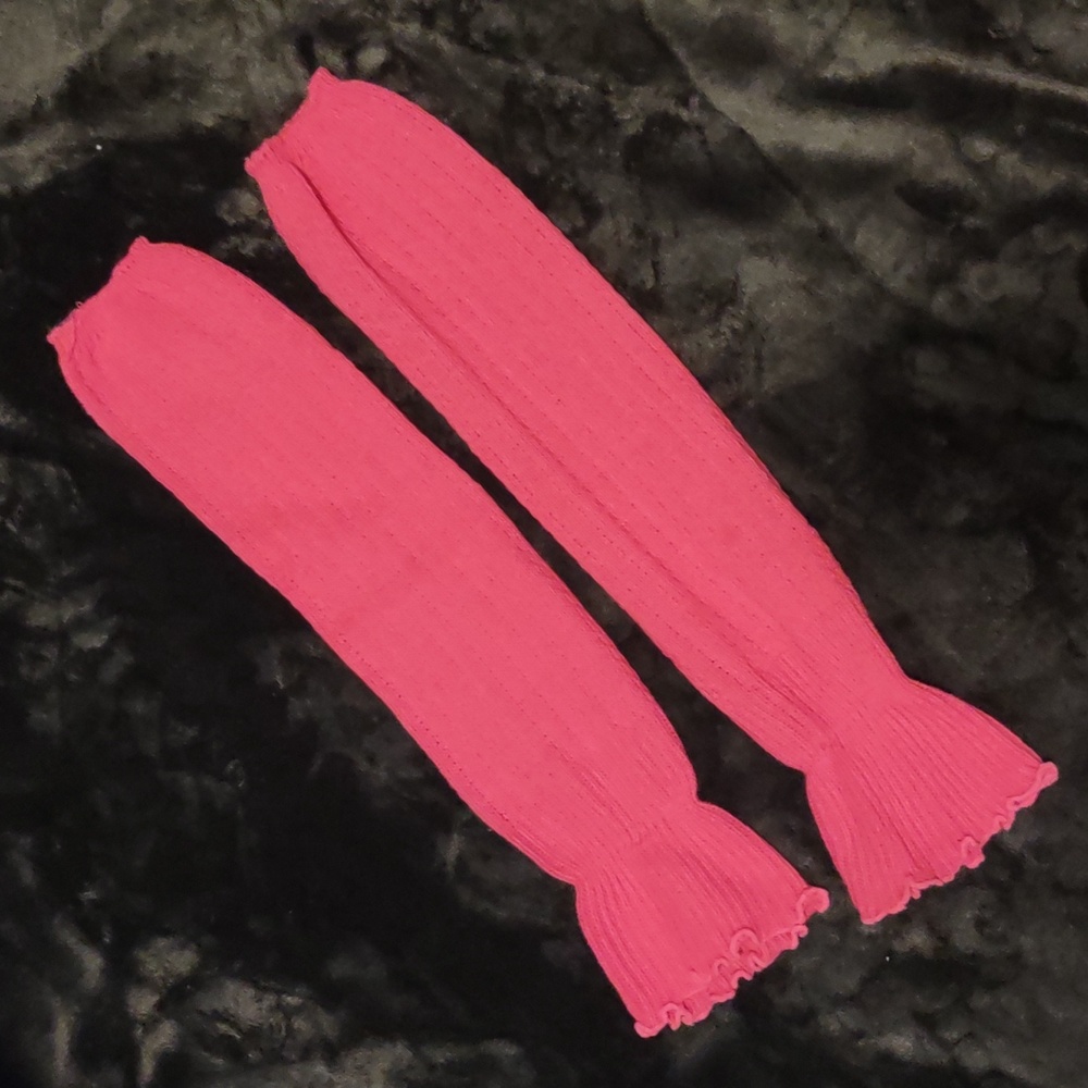 3/15 🦇 Hot pink leg warmers